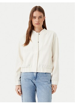 Pieces Kurtka bomber Annie 17150150 Biały Regular Fit ze sklepu MODIVO w kategorii Kurtki damskie - zdjęcie 181044557
