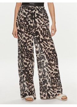 Calvin Klein Swimwear Spodnie materiałowe KW0KW02520 Czarny Relaxed Fit ze sklepu MODIVO w kategorii Spodnie damskie - zdjęcie 181044855
