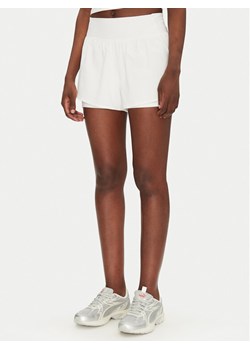 Under Armour Szorty sportowe Vanish 2in1 1376936 Biały Regular Fit ze sklepu MODIVO w kategorii Szorty - zdjęcie 181045149