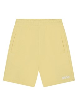 Boss Szorty sportowe J24816 S Żółty Regular Fit ze sklepu MODIVO w kategorii Spodenki chłopięce - zdjęcie 181045275