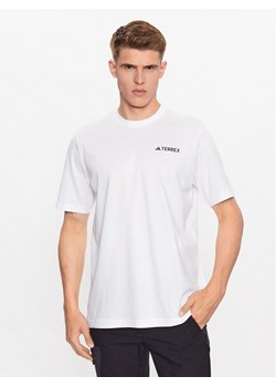 adidas T-Shirt IL2648 Biały Regular Fit ze sklepu MODIVO w kategorii T-shirty męskie - zdjęcie 181045796