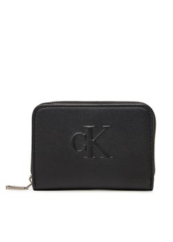 Calvin Klein Jeans Mały Portfel Damski Sculpted Med Flap Zip Around LV04K1004G Czarny ze sklepu MODIVO w kategorii Portfele damskie - zdjęcie 181047088