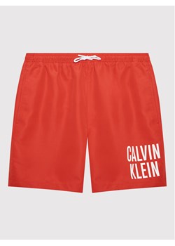 Calvin Klein Swimwear Szorty kąpielowe Intense Power KV0KV00006 Czerwony Regular Fit ze sklepu MODIVO w kategorii Kąpielówki chłopięce - zdjęcie 181047926