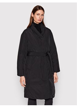 Calvin Klein Kurtka puchowa K20K204158 Czarny Regular Fit ze sklepu MODIVO w kategorii Kurtki damskie - zdjęcie 181048046