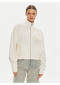 Calvin Klein Jeans Bluza Satin Applique J20J223922 Écru Relaxed Fit ze sklepu MODIVO w kategorii Bluzy damskie - zdjęcie 181049158