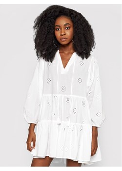 Seafolly Sukienka letnia Embroidery 54155 Biały Regular Fit ze sklepu MODIVO w kategorii Sukienki - zdjęcie 181049225