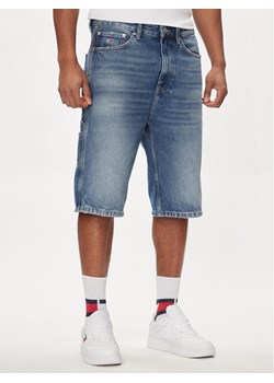 Tommy Jeans Szorty jeansowe Skater DM0DM18789 Niebieski Relaxed Fit ze sklepu MODIVO w kategorii Spodenki męskie - zdjęcie 181050209
