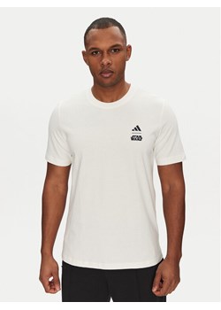 adidas T-Shirt Star Wars The Mandalorian™ JI5715 Biały Regular Fit ze sklepu MODIVO w kategorii T-shirty męskie - zdjęcie 181050798