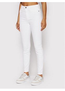 Noisy May Jeansy Callie 27015706 Biały Skinny Fit ze sklepu MODIVO w kategorii Jeansy damskie - zdjęcie 181050799