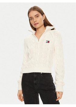 Tommy Jeans Sweter DW0DW20269 Écru Regular Fit ze sklepu MODIVO w kategorii Swetry damskie - zdjęcie 181051148