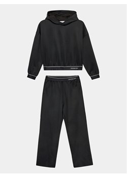 Calvin Klein Jeans Dres Shine Logo IG0IG02299 Czarny Regular Fit ze sklepu MODIVO w kategorii Dresy chłopięce - zdjęcie 181051837