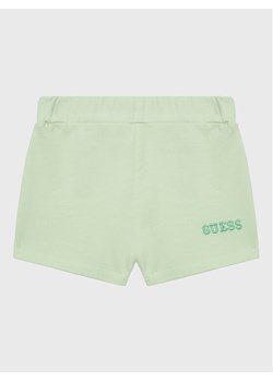 Guess Szorty materiałowe K3GD11 KA6R3 Zielony Regular Fit ze sklepu MODIVO w kategorii Spodenki dziewczęce - zdjęcie 181052305