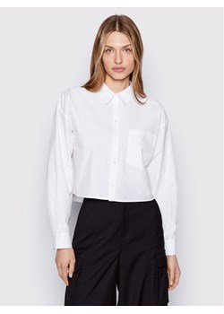 Gestuz Koszula Bernadette 10906328 Biały Loose Fit ze sklepu MODIVO w kategorii Koszule damskie - zdjęcie 181052406