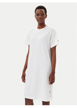 Champion Sukienka codzienna 117782 Biały Loose Fit ze sklepu MODIVO w kategorii Sukienki - zdjęcie 181053349