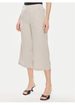 Vero Moda Kuloty Coco 10289453 Écru Loose Fit ze sklepu MODIVO w kategorii Spodnie damskie - zdjęcie 181053559