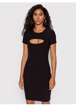 Guess Sukienka dzianinowa Lana WBYK95 KB9E2 Czarny Slim Fit ze sklepu MODIVO w kategorii Sukienki - zdjęcie 181053686