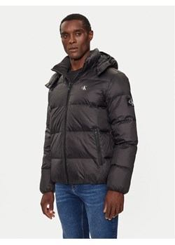 Calvin Klein Jeans Kurtka puchowa Essentials J30J325946 Czarny Regular Fit ze sklepu MODIVO w kategorii Kurtki męskie - zdjęcie 181054206