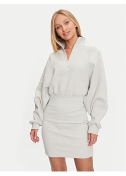 Guess Sukienka dzianinowa V4BK06 KCHX0 Szary Regular Fit ze sklepu MODIVO w kategorii Sukienki - zdjęcie 181054215