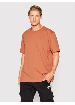 adidas T-Shirt Graphic Ozworld HL9232 Pomarańczowy Relaxed Fit ze sklepu MODIVO w kategorii T-shirty męskie - zdjęcie 181054959
