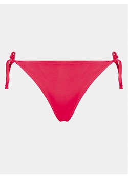 Calvin Klein Swimwear Dół od bikini KW0KW02508 Czerwony ze sklepu MODIVO w kategorii Stroje kąpielowe - zdjęcie 181055168