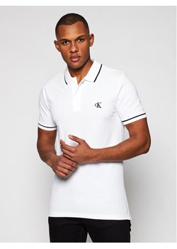Calvin Klein Jeans Polo J30J315603 Biały Slim Fit - id: 0000207883215 - marki Calvin Klein - 181055765 Calvin Klein Jeans Polo J30J315603 Biały Slim Fit ze sklepu MODIVO w kategorii T-shirty męskie - zdjęcie 181055765
