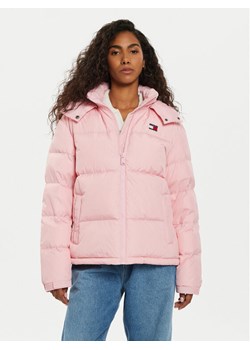Tommy Jeans Kurtka puchowa Alaska DW0DW18610 Różowy Regular Fit ze sklepu MODIVO w kategorii Kurtki damskie - zdjęcie 181056046