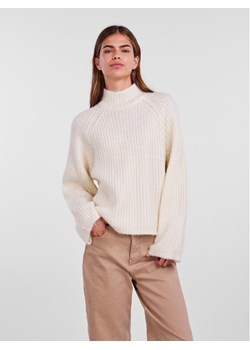 Pieces Golf 17128212 Écru Regular Fit ze sklepu MODIVO w kategorii Swetry damskie - zdjęcie 181056235
