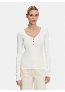 Tommy Hilfiger Bluzka Henley WW0WW43905 Biały Slim Fit ze sklepu MODIVO w kategorii Bluzki damskie - zdjęcie 181056368