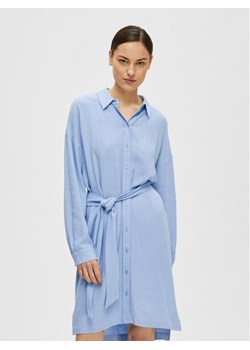 Selected Femme Sukienka koszulowa 16089666 Niebieski Relaxed Fit ze sklepu MODIVO w kategorii Sukienki - zdjęcie 181057559