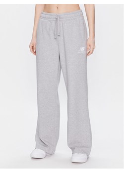New Balance Spodnie dresowe Essentials Stacked Logo French Terry WP31516 Szary Relaxed Fit ze sklepu MODIVO w kategorii Spodnie damskie - zdjęcie 181058047