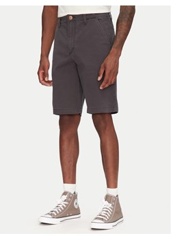Wrangler Szorty materiałowe 112362922 Szary Slim Fit ze sklepu MODIVO w kategorii Spodenki męskie - zdjęcie 181058217