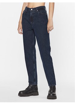 Calvin Klein Jeans Jeansy J20J221786 Granatowy Mom Fit ze sklepu MODIVO w kategorii Jeansy damskie - zdjęcie 181058299