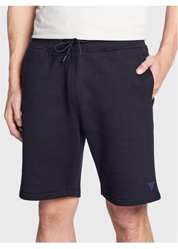 Guess Szorty sportowe Z2YD04 K9V31 Granatowy Regular Fit ze sklepu MODIVO w kategorii Spodenki męskie - zdjęcie 181058915
