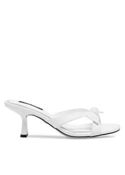 Nine West Klapki WFA2668-1 Biały ze sklepu MODIVO w kategorii Klapki damskie - zdjęcie 181058917