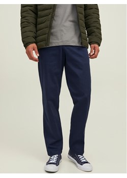 Jack&Jones Spodnie materiałowe Kane Bowie 12218621 Granatowy Loose Fit ze sklepu MODIVO w kategorii Spodnie męskie - zdjęcie 181059057