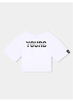 DKNY T-Shirt D35T18 D Biały Regular Fit ze sklepu MODIVO w kategorii T-shirty chłopięce - zdjęcie 181059306