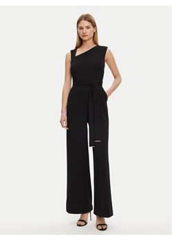 Calvin Klein Kombinezon K20K208431 Czarny Regular Fit ze sklepu MODIVO w kategorii Kombinezony damskie - zdjęcie 181059727