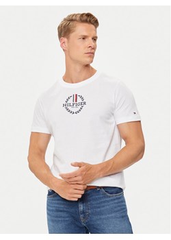 Tommy Hilfiger T-Shirt Global Stripe MW0MW34388 Biały Regular Fit ze sklepu MODIVO w kategorii T-shirty męskie - zdjęcie 181060627