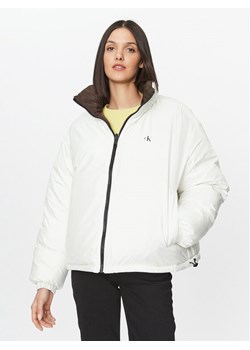 Calvin Klein Jeans Kurtka zimowa 90's J20J222333 Biały Oversize ze sklepu MODIVO w kategorii Kurtki damskie - zdjęcie 181061189