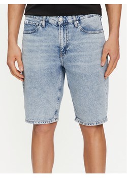 Calvin Klein Jeans Szorty jeansowe J30J324873 Niebieski Regular Fit ze sklepu MODIVO w kategorii Spodenki męskie - zdjęcie 181061799