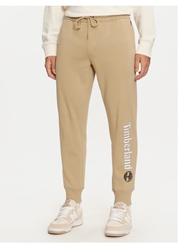 Timberland Spodnie dresowe TB0A5YFBDH41 Beżowy Regular Fit ze sklepu MODIVO w kategorii Spodnie męskie - zdjęcie 181061985
