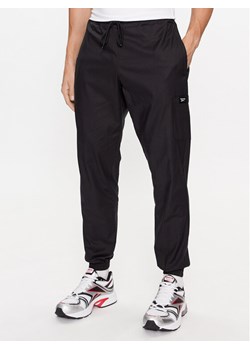 Reebok Spodnie dresowe Essentials II0695 Czarny Regular Fit ze sklepu MODIVO w kategorii Spodnie męskie - zdjęcie 181062685