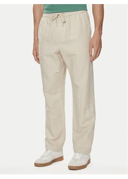 Gap Spodnie materiałowe 870590-01 Beżowy Regular Fit ze sklepu MODIVO w kategorii Spodnie męskie - zdjęcie 181062848
