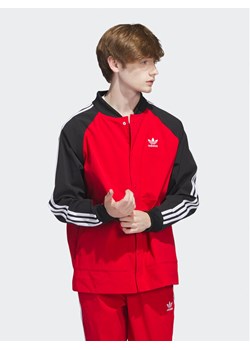 adidas Kurtka bomber IC5542 Czerwony Regular Fit ze sklepu MODIVO w kategorii Kurtki męskie - zdjęcie 181063355