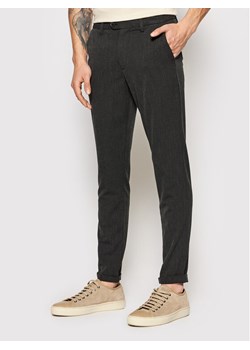 Jack&Jones Chinosy Marco 12193553 Szary Slim Fit ze sklepu MODIVO w kategorii Spodnie męskie - zdjęcie 181064436