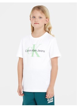 Calvin Klein Jeans T-Shirt Monogram IU0IU00460 Biały Regular Fit ze sklepu MODIVO w kategorii T-shirty chłopięce - zdjęcie 181064997