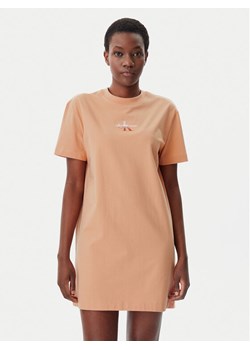 Calvin Klein Jeans Sukienka codzienna Gradient Monologo J20J225273 Koralowy Relaxed Fit ze sklepu MODIVO w kategorii Sukienki - zdjęcie 181065127
