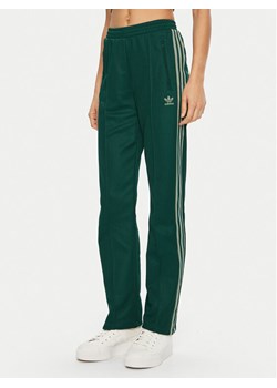 adidas Spodnie dresowe Beckenbauer JC5794 Zielony Regular Fit - id: 0000304498053 - marki adidas - 181066348 adidas Spodnie dresowe Beckenbauer JC5794 Zielony Regular Fit ze sklepu MODIVO w kategorii Spodnie damskie - zdjęcie 181066348