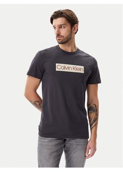 Calvin Klein Jeans T-Shirt J30J327472 Szary Regular Fit ze sklepu MODIVO w kategorii T-shirty męskie - zdjęcie 181066905