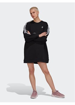 adidas Sukienka dzianinowa adicolor HM4688 Czarny Relaxed Fit ze sklepu MODIVO w kategorii Sukienki - zdjęcie 181067256